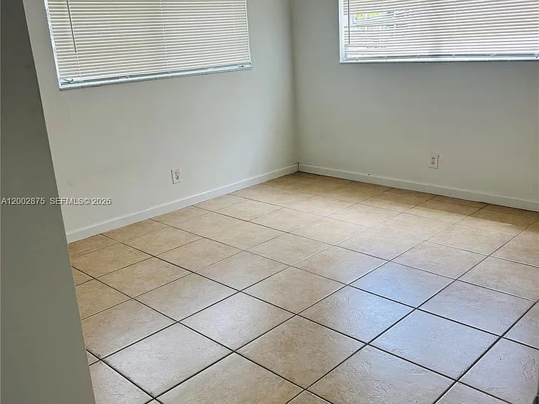 412 SW 10th St #1-2 — Photo 7