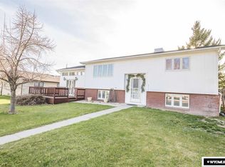 528 S 9th St, Douglas, WY 82633