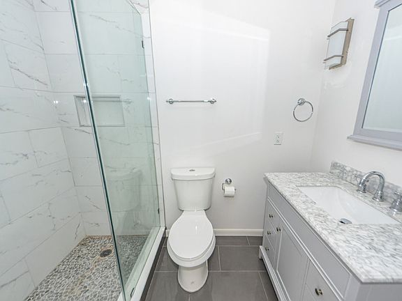4th image of 333 Ashley Ave #B