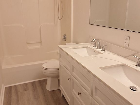 2nd Floor Bathroom