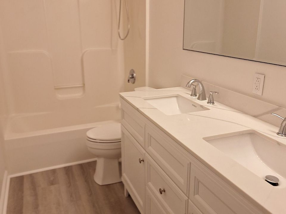 2nd Floor Bathroom
