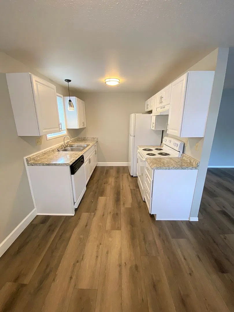 Beautifully Updated Ground-Level 2-Bedroom! — Photo 1