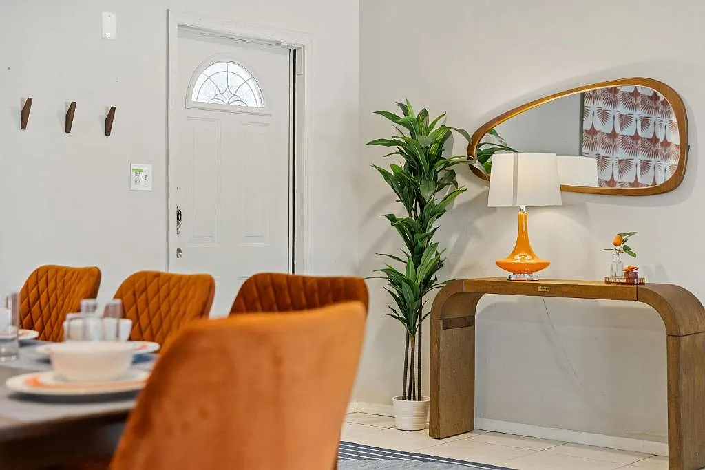 4 bed, 1800 sqft, $3,450 — Photo 3