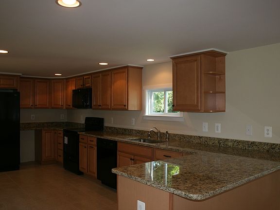 Kitchen w/ granite