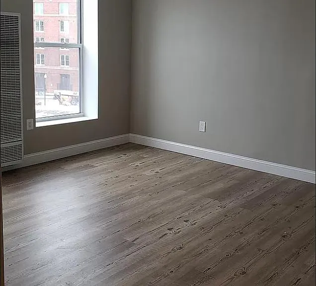 32 King St #6 — Photo 4