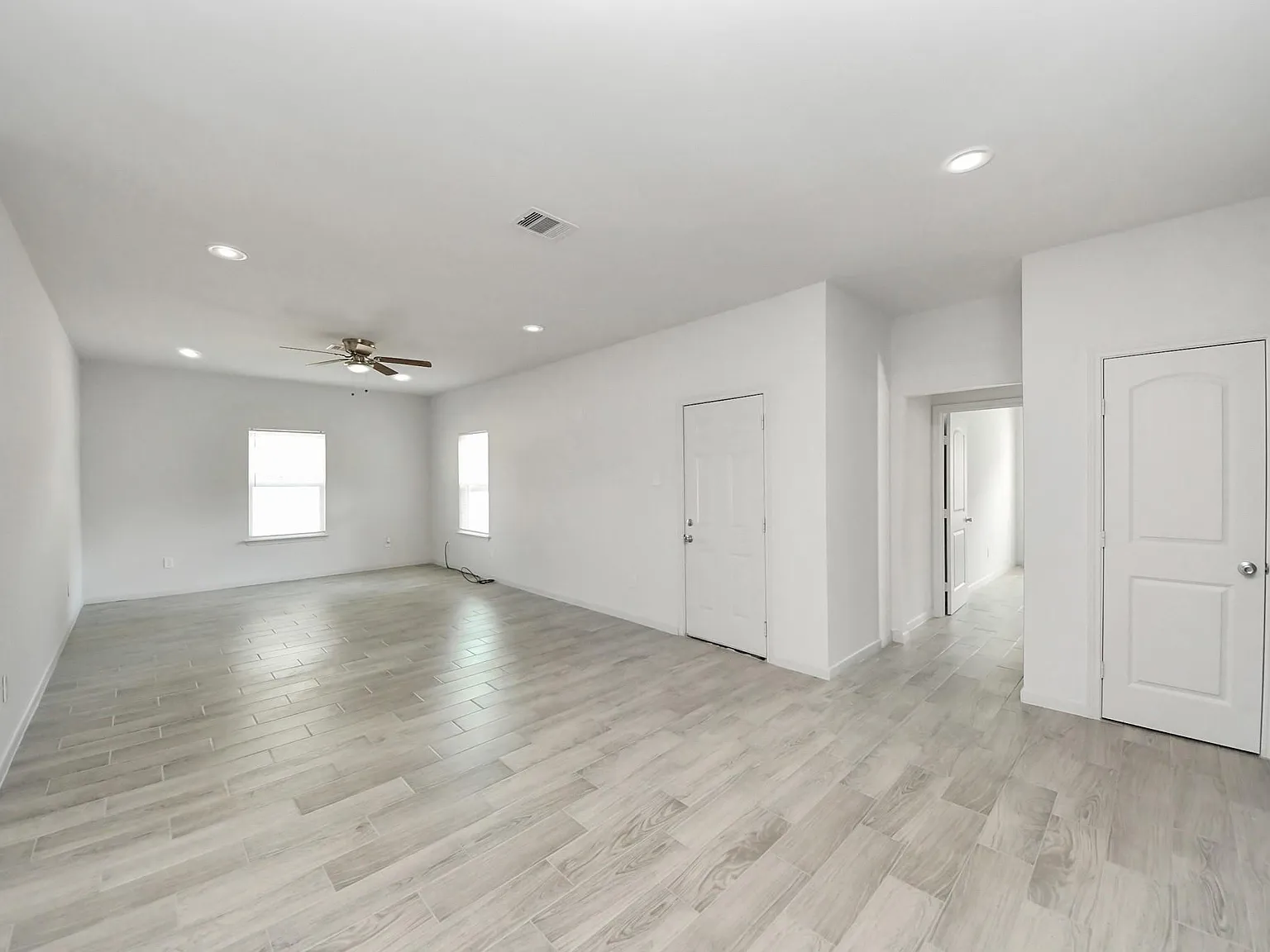 4 bed, 2.0 bath, 1994 sqft, $2,200 — Photo 2