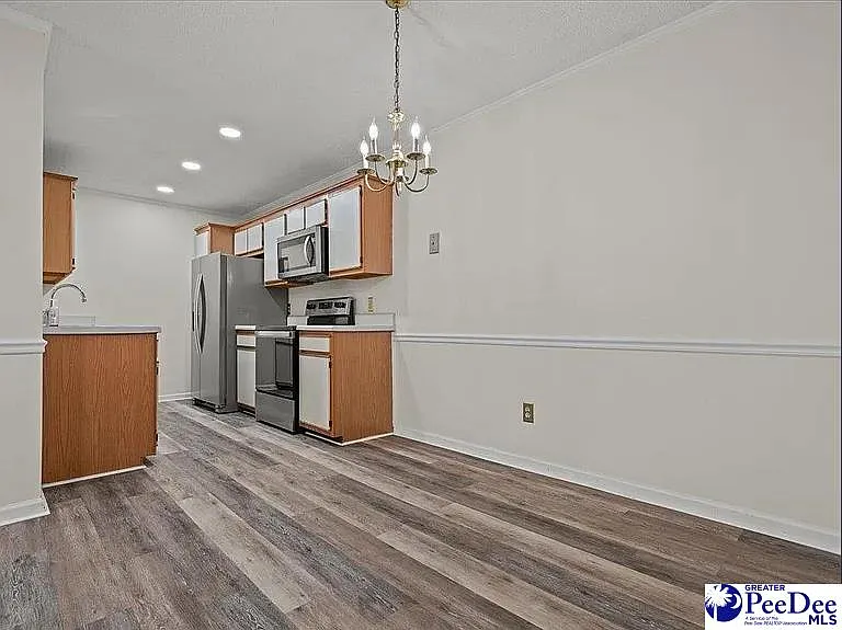 701 Coventry Ln — Photo 8