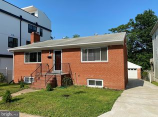 1004 S Queen St, Arlington, VA 22204
