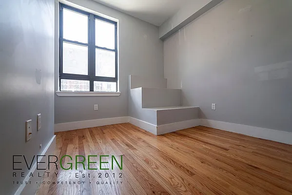 Rented by Evergreen Apartments BK | media 23