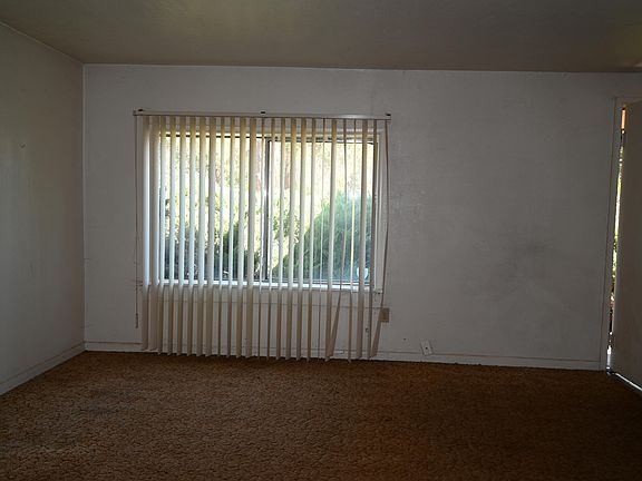 4th image of 36901 Oak St