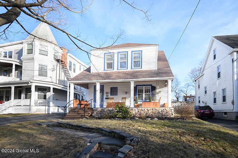 2nd image of 11 S Pine Avenue