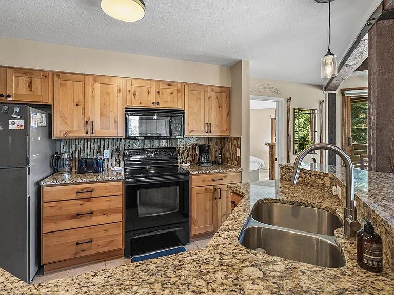 2700 Village Dr #F-101 — Photo 33