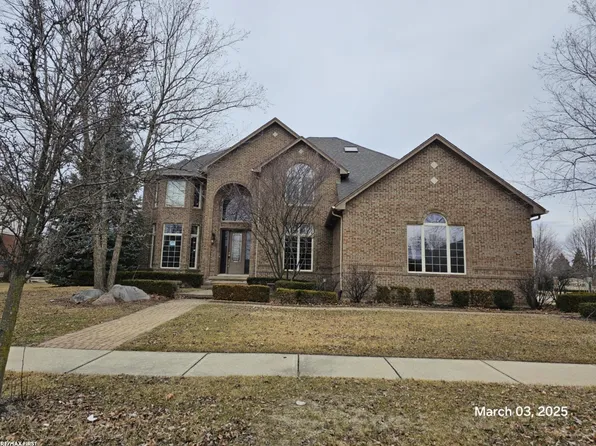 18247 Canvasback Dr, Clinton Township, MI 48038