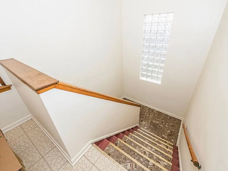8333 Trumbull Ave #2 — Photo 15