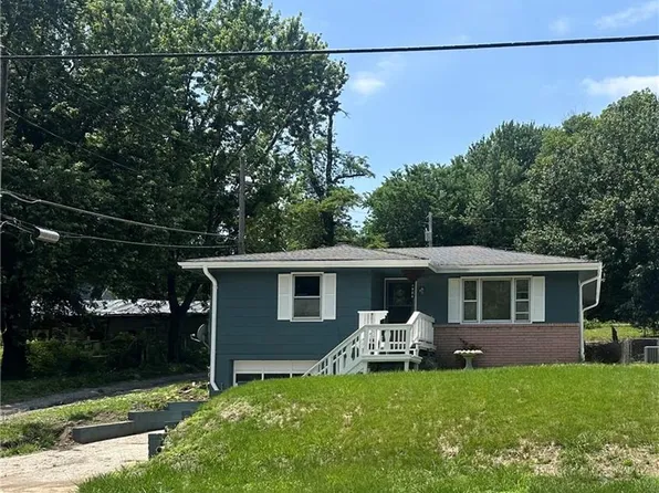 1906 S 22nd St, Saint Joseph, MO 64507