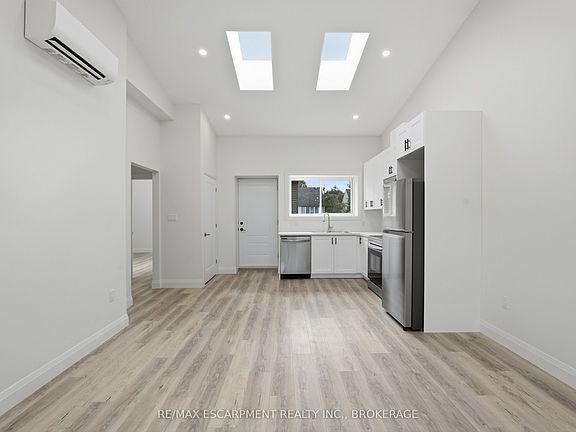 3rd image of 18 Princess St #3