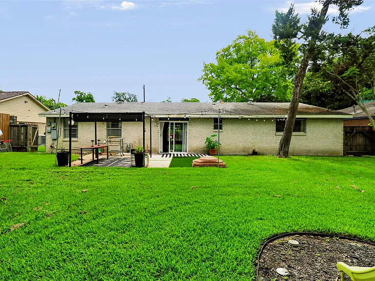 11930 Ashcroft Dr — Photo 39