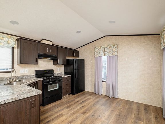 4th image of 34 Pineland Park Road