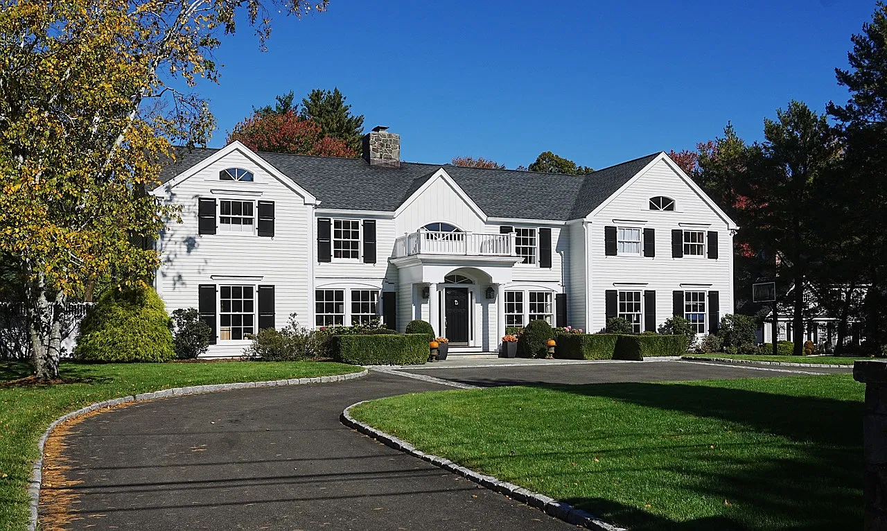 5 bed, 6.5 bath, 5600 sqft, $15,000 — Photo 1