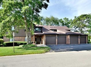 3 Creekside Cir APT A, Elgin, IL 60123