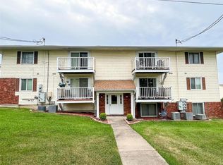 906 Huckleberry Heights Dr, Hannibal, MO 63401