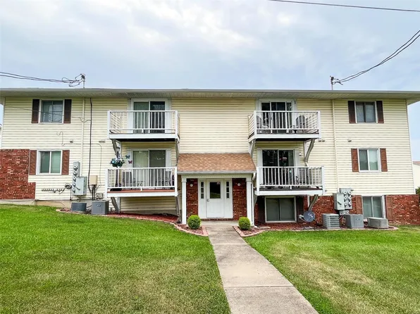 906 Huckleberry Heights Dr, Hannibal, MO 63401