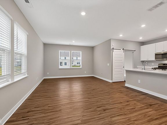 5th image of 9605 Beckett St