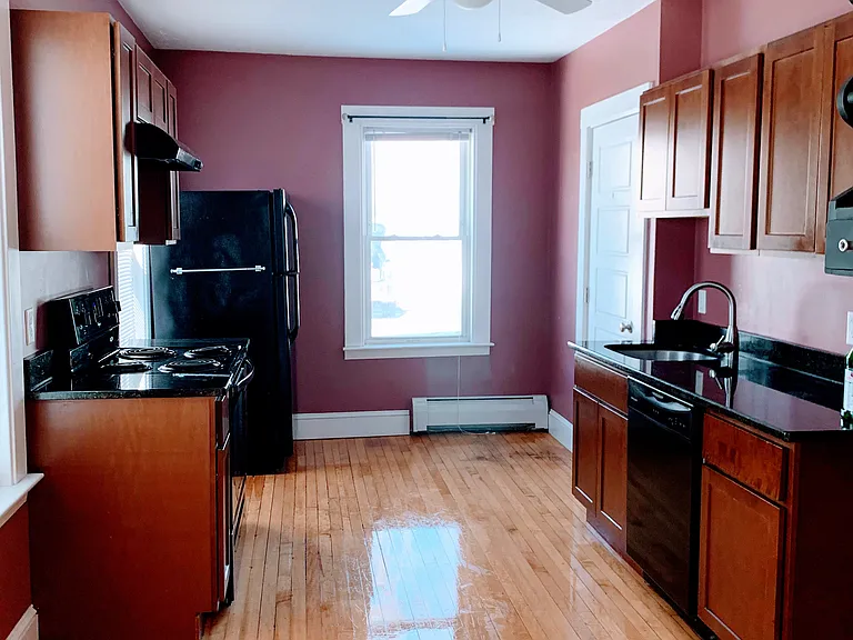 25 Glendale St #A — Photo 2