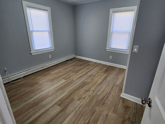 5th image of 87 Fisher St