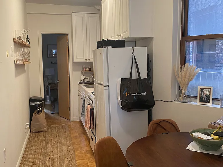 257 W 10th St #3E — Photo 5