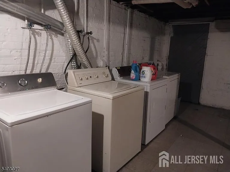 97 Easton Ave — Photo 6