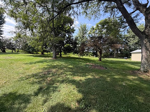 5th image of 3228 Meadowbrook Dr NE