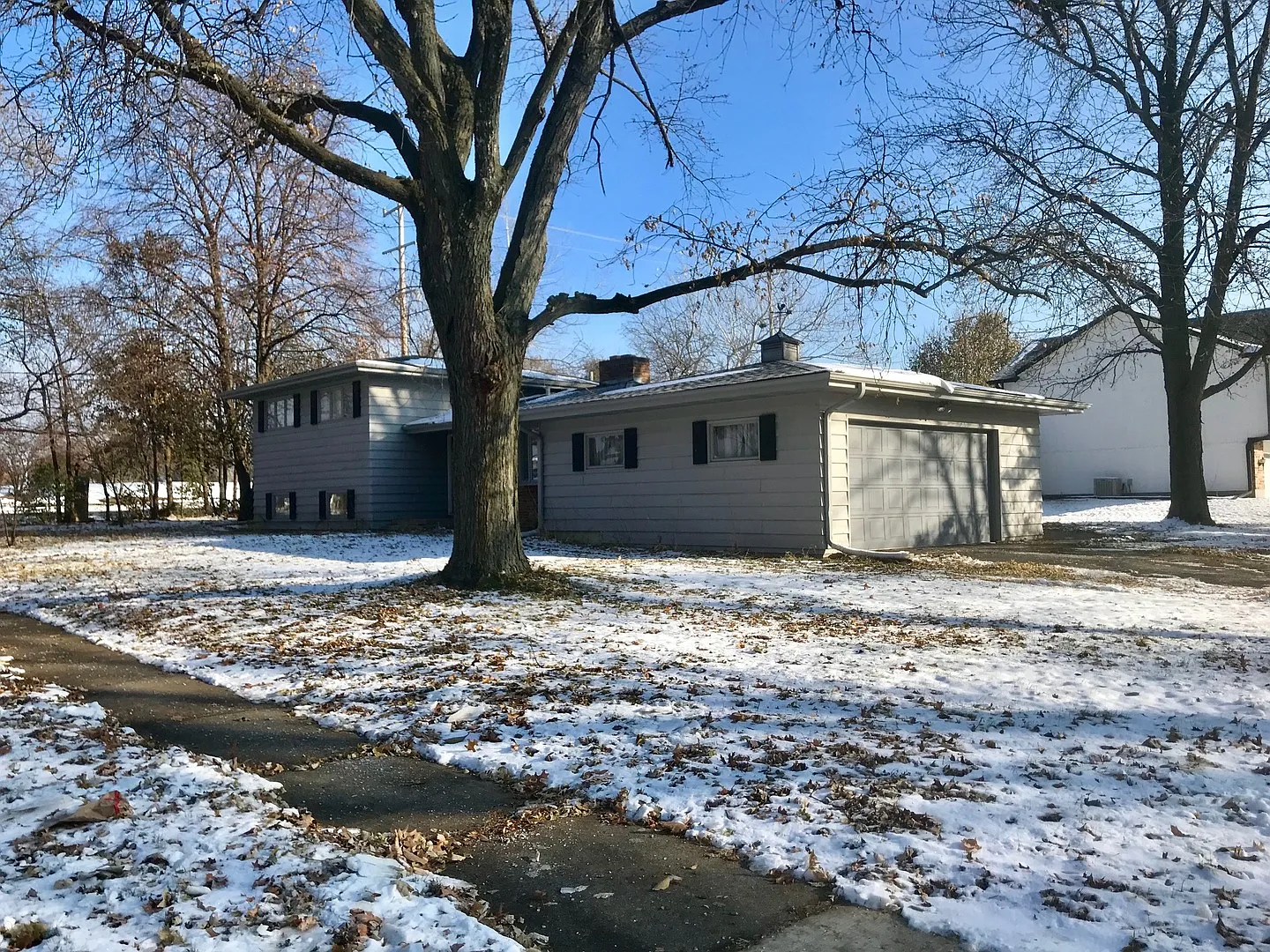 1181 Laurel Dr photo 1