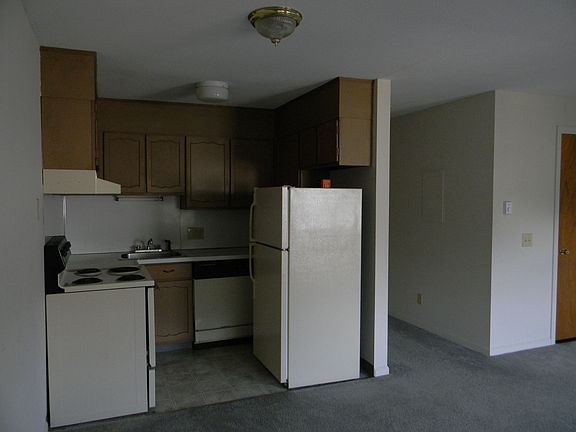 3rd image of 725 Whitney Ave APT B3