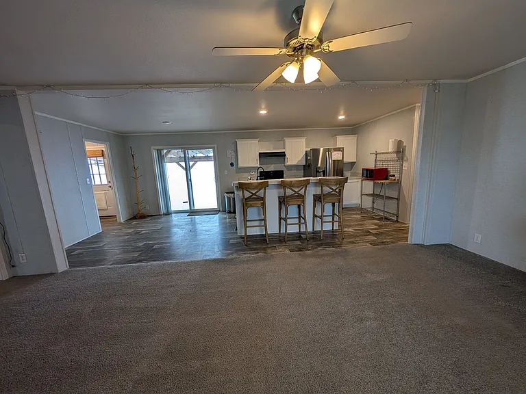 820 Crest Dr — Photo 16