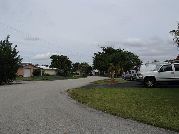 4th image of 4122 NW 78th Ter