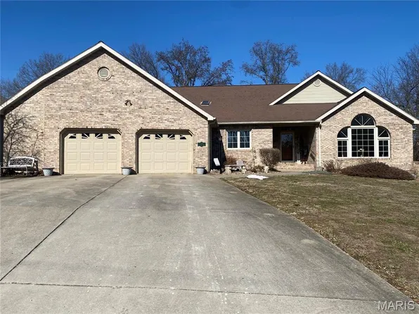 1015 E Oak St, Greenville, IL 62246