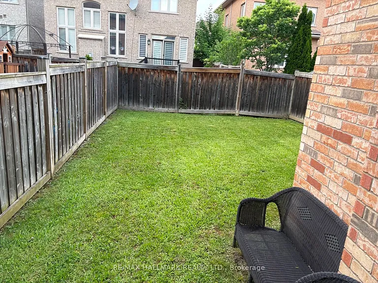 230 Hansard Dr — Photo 14