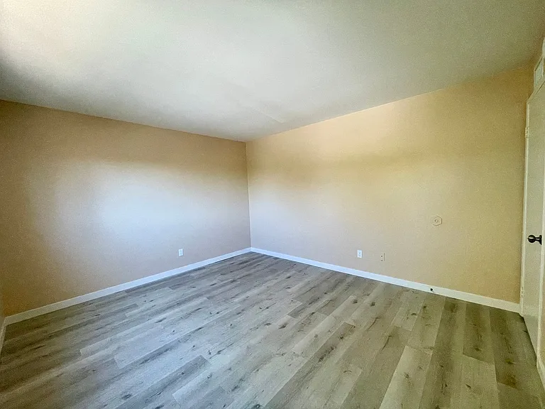 903 S Sunshine Ave S #B — Photo 18