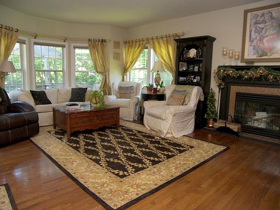 2nd image of 14 Coventry Cir