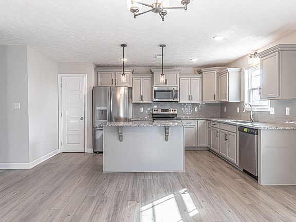 2nd image of 233 Cotoneaster Ln