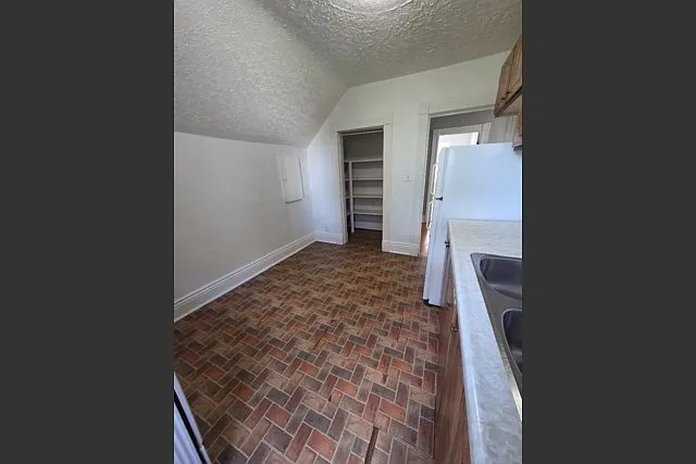1 bed, $1,400 — Photo 3