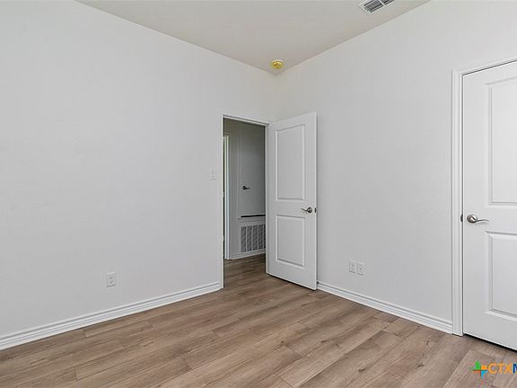 5th image of 424 Blacktail Dr