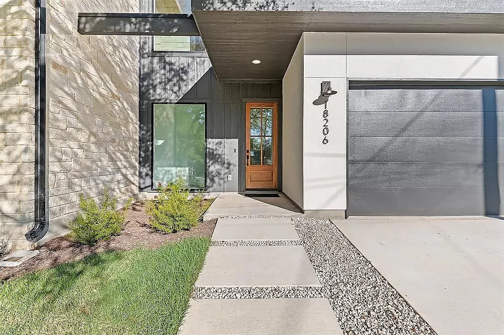 3 bed, 2470 sqft, $3,999 — Photo 3