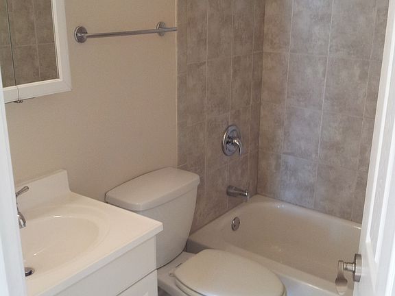 4th image of 10320 S Parkside Ave #1SE