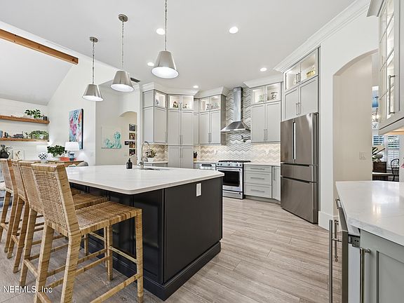 3rd image of 109 BELVEDERE Place