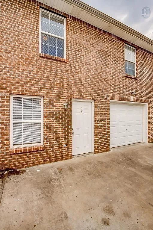 3 bed, 1.5 bath, 1200 sqft, $1,150 — Photo 1