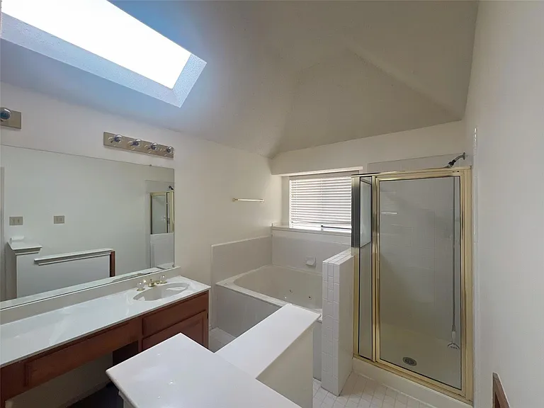 825 Ashford Dr — Photo 8
