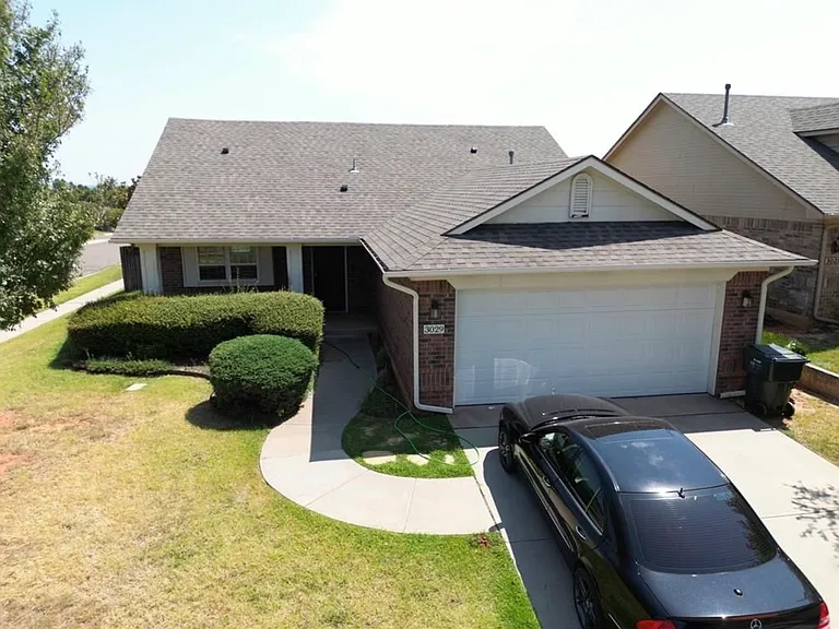 3029 Yosemite Dr — Photo 2