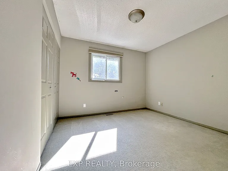 23 Haskell Cres — Photo 24